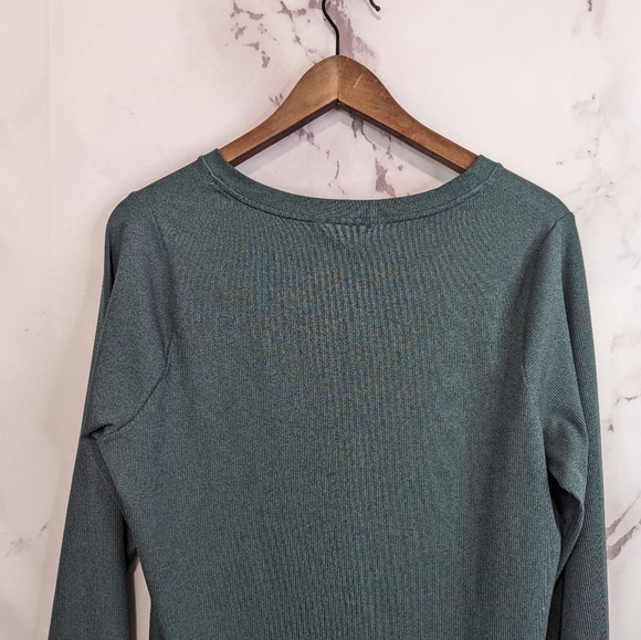 Athleta Size XL Uptempo Ribbed Henley Top Green Heather Long Sleeve Shirt V Neck - Picture 8 of 10